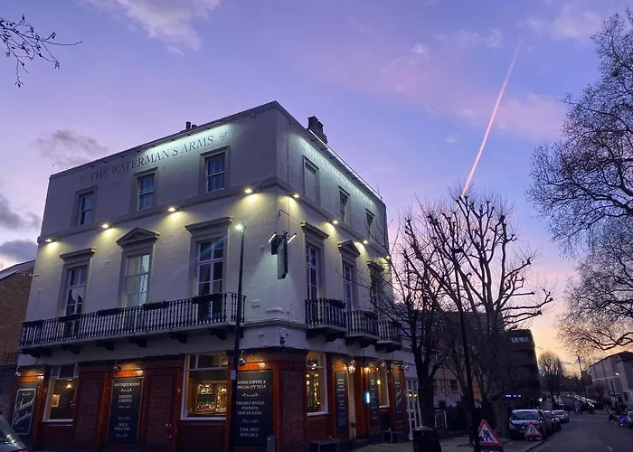 Hotels Close to Airport Waterman'S Arms