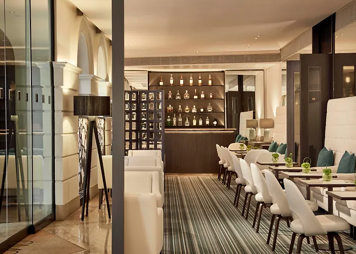 Como The Halkin