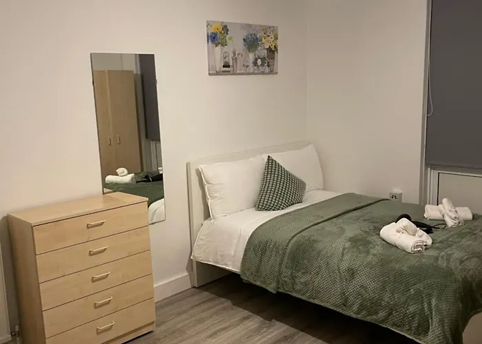 Guest house: Lovely Triple And Quadruple Rooms In Euston & Square In Central London