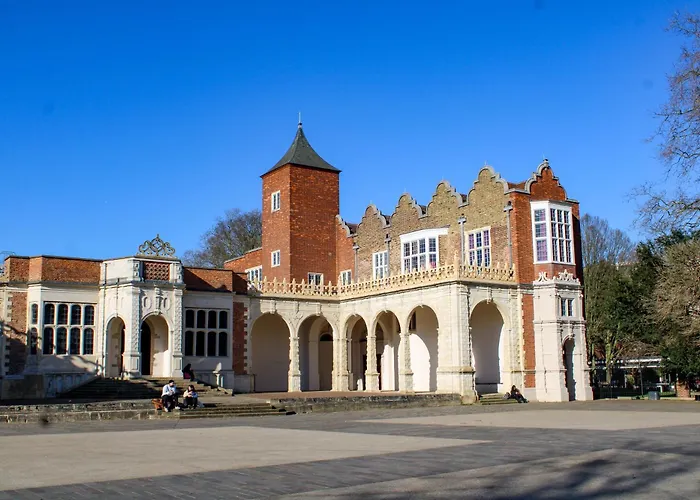 5-Sterne-Hotel: Safestay London Kensington Holland Park (Adults Only)
