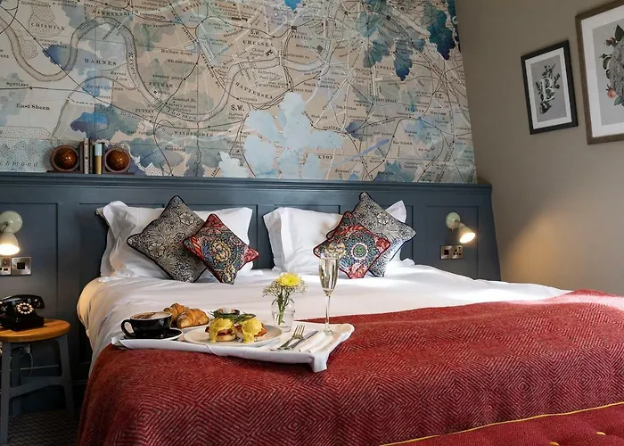 Cheap hotel: The Brook Green Hotel